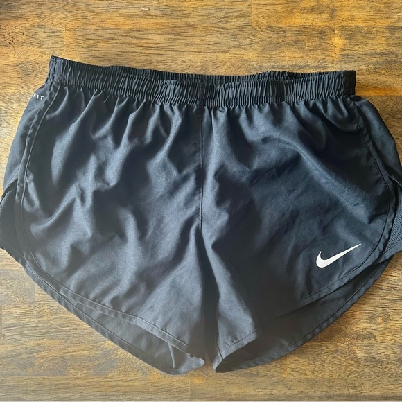Nike Dri-FIT running Shorts (2) and Leggings (1) size small bundle of 3 - Picture 6 of 11
